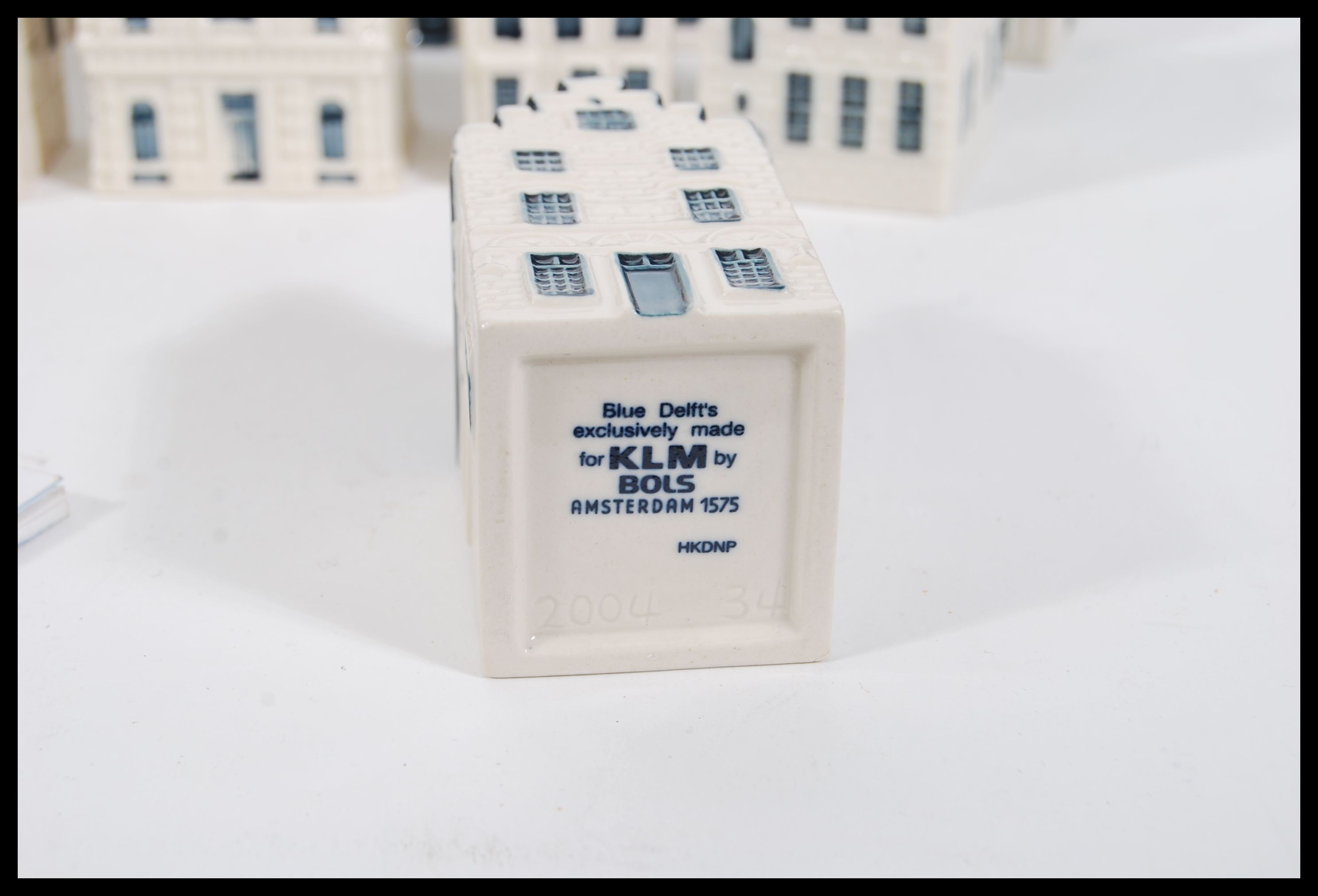 A collection of seventy nine collectable KLM ceramic blue and white Delft 'Bols' houses, all wax - Image 6 of 7