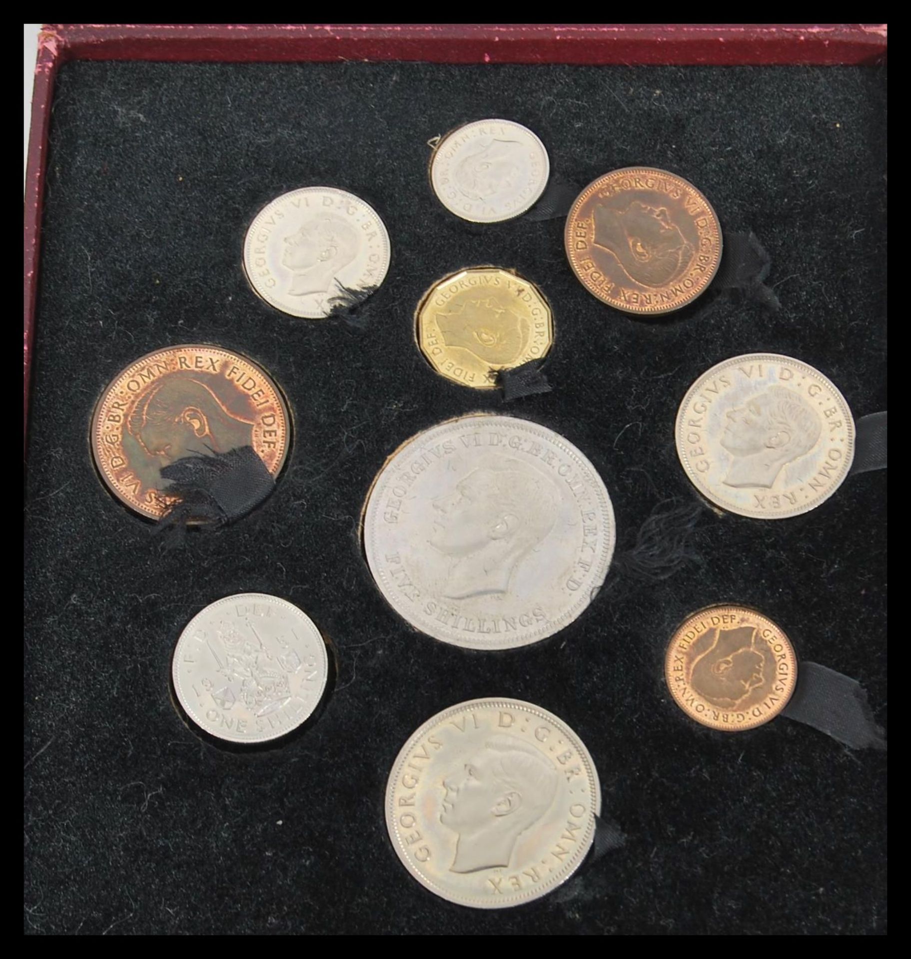 A collection of 20th Century proof and specimen coins, to include 1953 coin set, 1937 specimen coins - Bild 3 aus 8