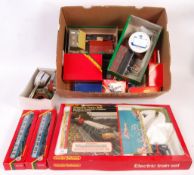 COLLECTION OF ASSORTED VINTAGE HORNBY 00 GAUGE RAILWAY ITEMS