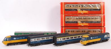 ASSORTED HORNBY 00 GAUGE MODEL RAILWAY TRAINSET LOCOS AND COACHES