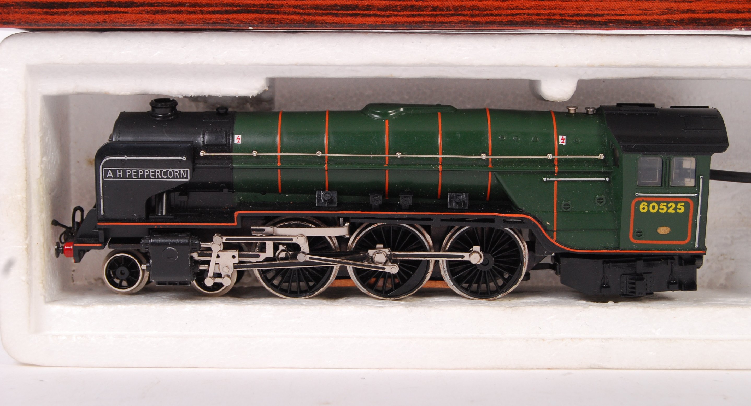 LILIPUT 00 GAUGE MODEL RAILWAY TRAINSET LOCO A H PEPPERCORN - Image 2 of 5