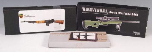 1/6 SCALE COLLECTION - ASSORTED 1:6 SCALE BOXED WEAPONS