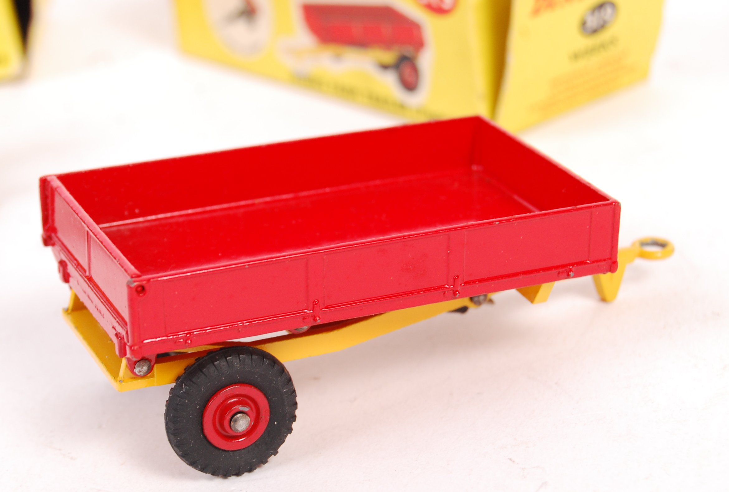 VINTAGE DINKY TOYS DIECAST MODEL TRACTOR & TRAILER BOXED - Image 5 of 5