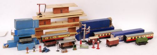 COLLECTION OF VINTAGE HORNBY DUBLO & RELATED MODEL RAILWAY