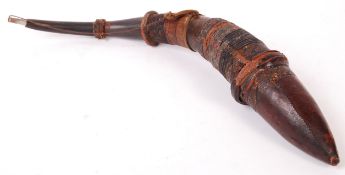 EARLY 20TH CENTURY AFRICAN GUN POWDER FLASK / HORN