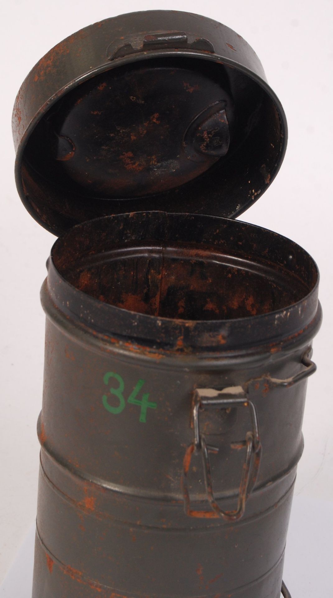 RARE WWI FIRST WORLD WAR GERMAN GAS MASK TIN - Bild 2 aus 4