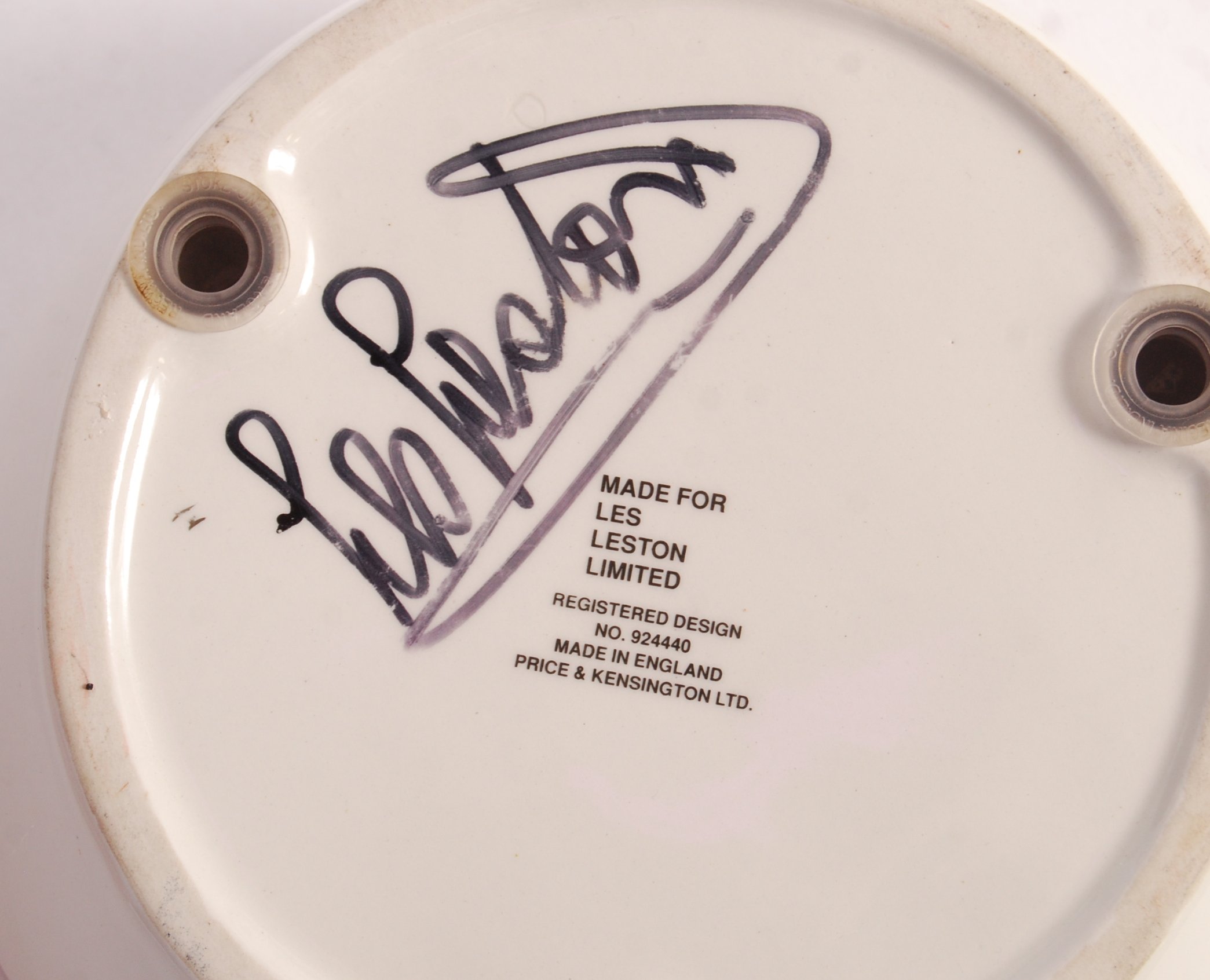 LES LESTON AUTOGRAPHED PRICE KENSINGTON CERAMIC ASHTRAY - Image 2 of 2