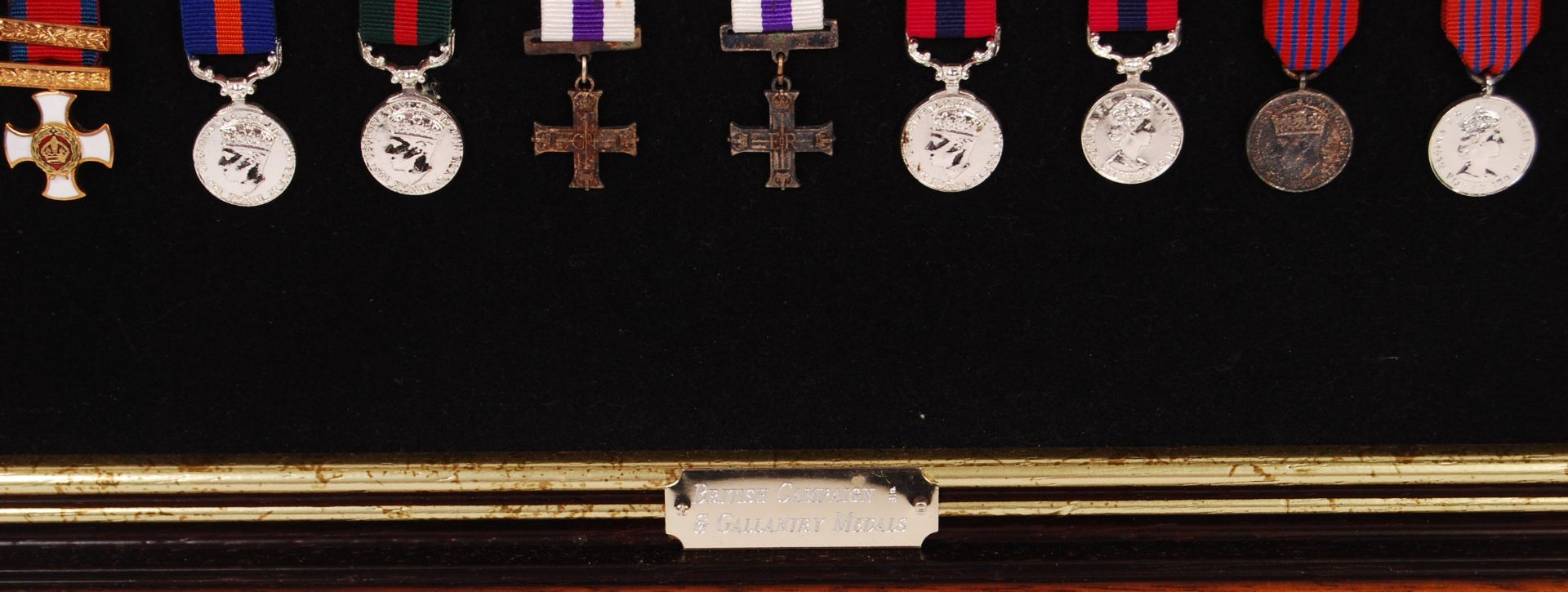 BRITISH CAMPAIGN & GALLANTRY MINIATURE MEDALS DISPLAY - Bild 5 aus 5