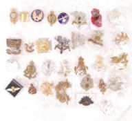 ASSORTED 20TH CENTURY CONFLICT MILITARY BADGES