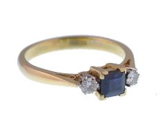 AN 18CT GOLD LADIES SAPPHIRE AND DIAMOND RING