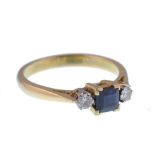 AN 18CT GOLD LADIES SAPPHIRE AND DIAMOND RING