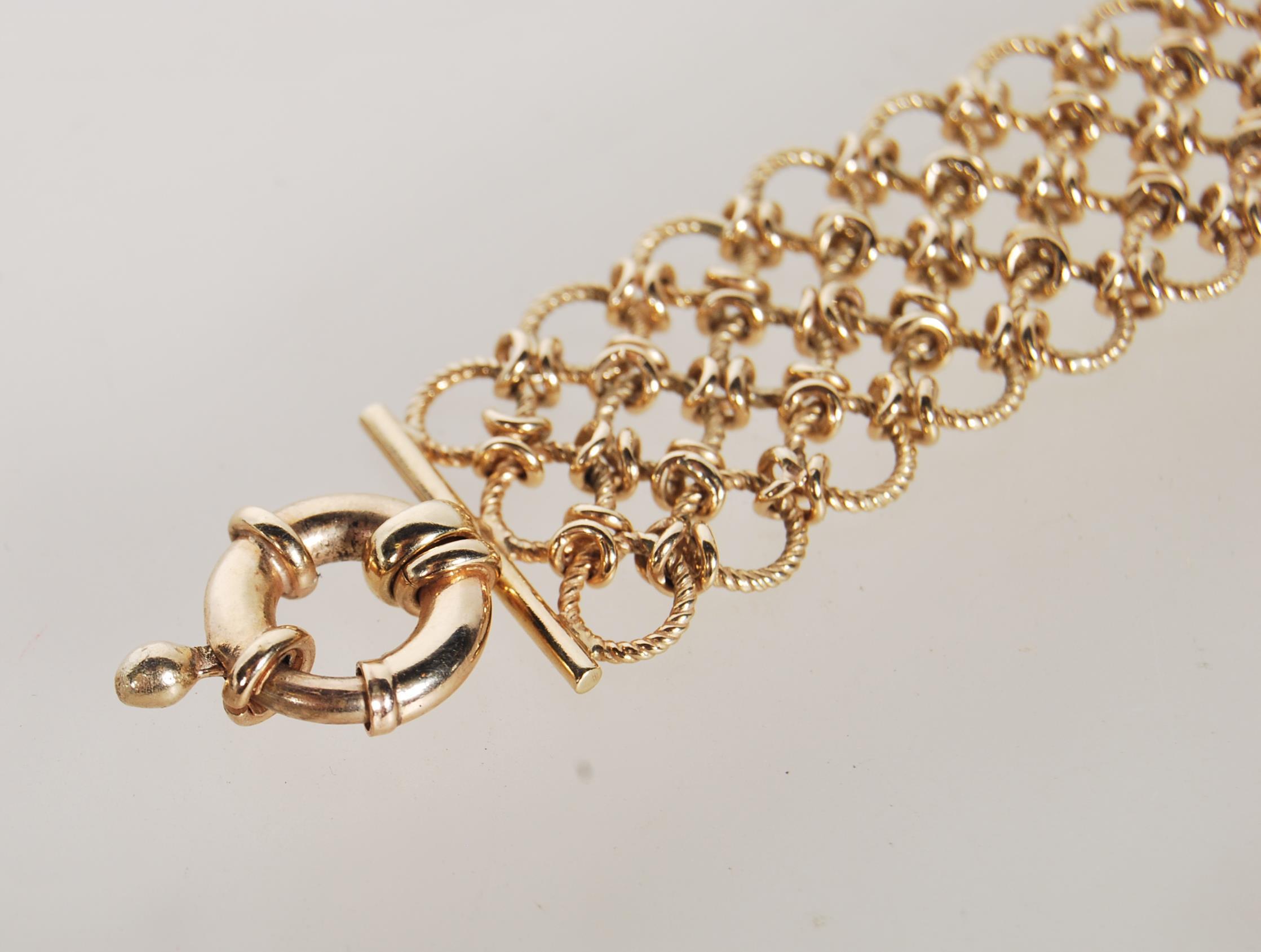A hallmarked 9ct gold ladies three strand bracelet chain having three rows of rope twist hopps - Image 2 of 5