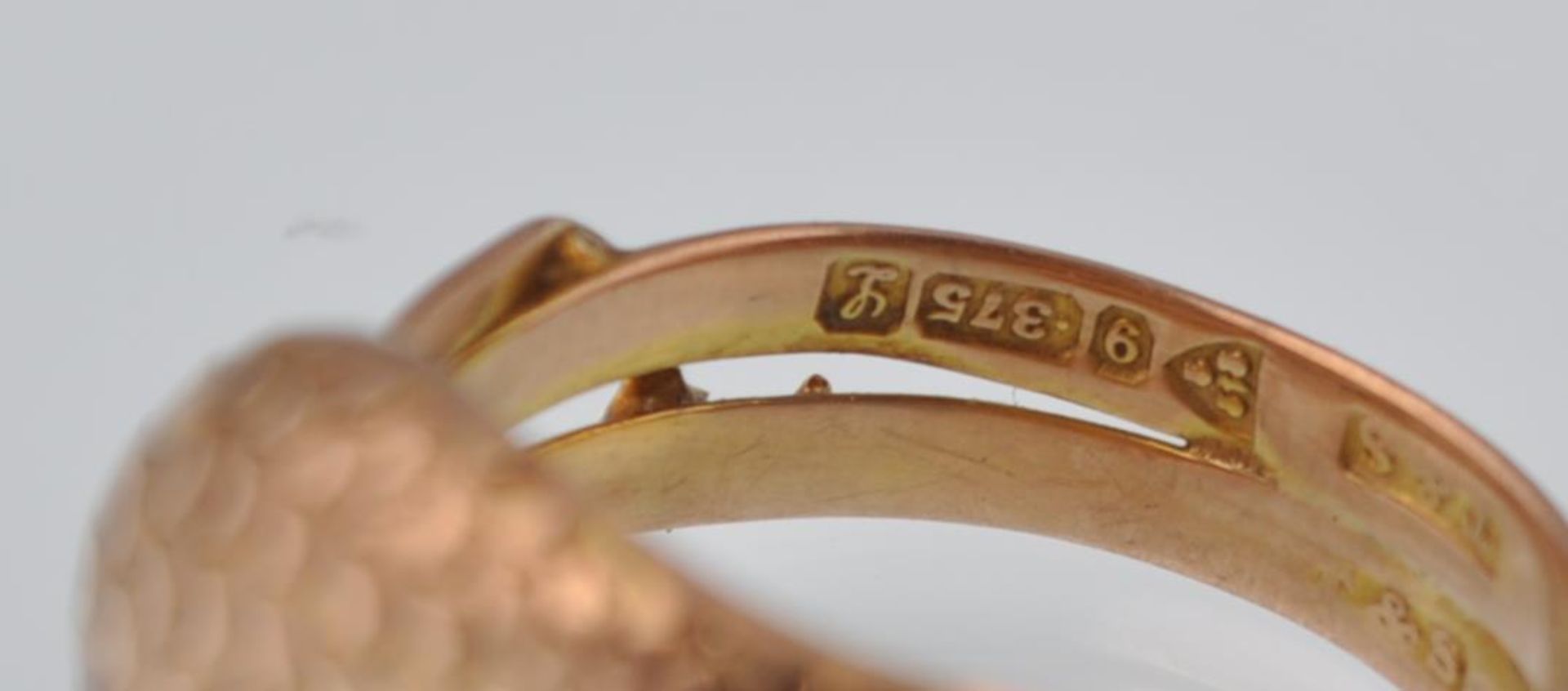 EDWARDIAN CHESTER 9CT GOLD HALLMARKED CROSS OVER FISH RING - Bild 4 aus 4