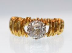 1970'S 18CT GOLD AND DIAMOND SOLITAIRE RING