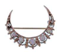 9CT GOLD AND OPAL LADIES CRESCENT MOON SHAPED BROOCH