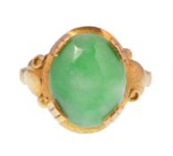 15CT GOLD AND JADEITE RING - CERTIFIED NO TREATMENT