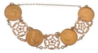 A 9CT GOLD LADIES BRACELET ADORNED WITH 4 GOLD SOVEREIGNS