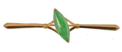 CHINESE YELLOW GOLD AND JADE BAR BROOCH WITH NAVETTE CABOCHON