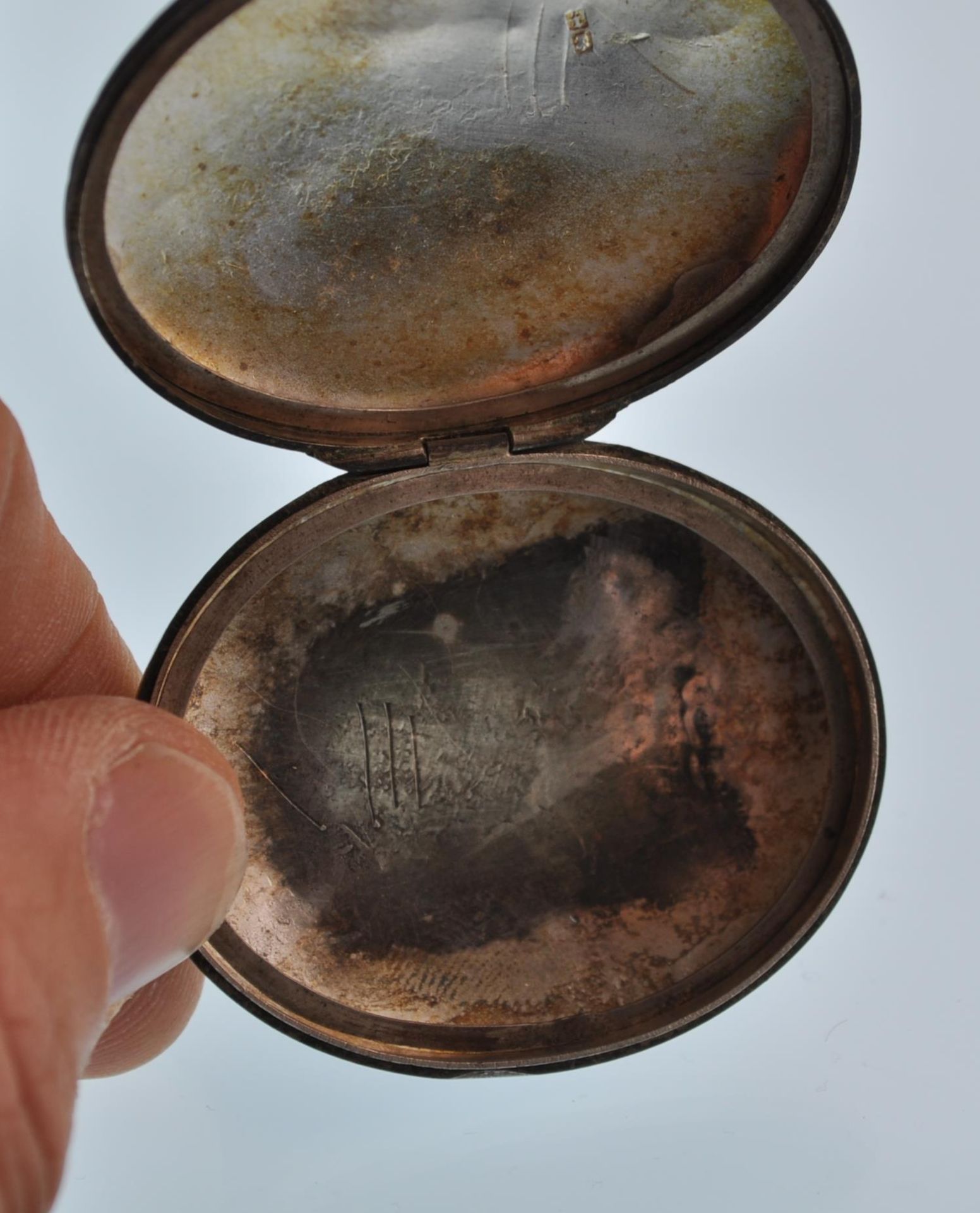 A Victorian silver anchor link chain hung with an oval locket engraved with scrolls, the reverse - Bild 10 aus 10