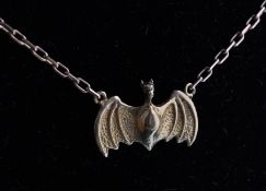 An 18ct gold Chinese influenced bat pendant / necklace frontispiece hallmarked for Sheffield 1985
