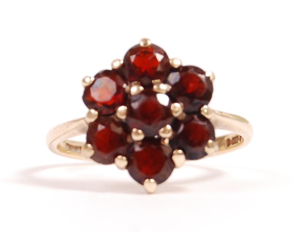 HALLMARKED LONDON 9CT GOLD 1967 GARNET CLUSTER RING