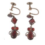 19TH CENTURY GEORGIAN GOLD GARNET DROP EARRINGS.