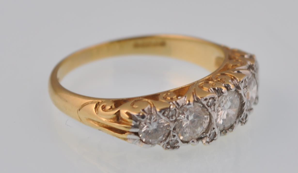 18CT GOLD AND 5 STONE DIAMOND RING APPROX 0.85CT - Image 3 of 7