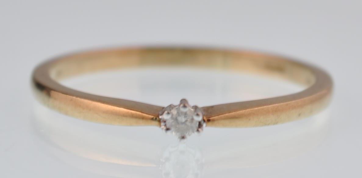 9CT GOLD LADIES SINGLE STONE DIAMOND SOLITAIRE RING - Image 2 of 7