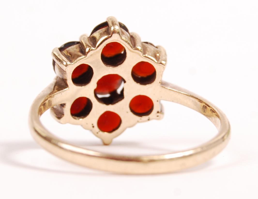 HALLMARKED LONDON 9CT GOLD 1967 GARNET CLUSTER RING - Image 2 of 5