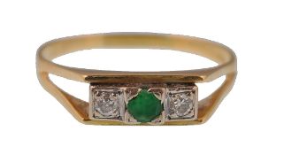 AN 18CT GOLD EMERALD AND DIAMOND LADIES 3 STONE RING