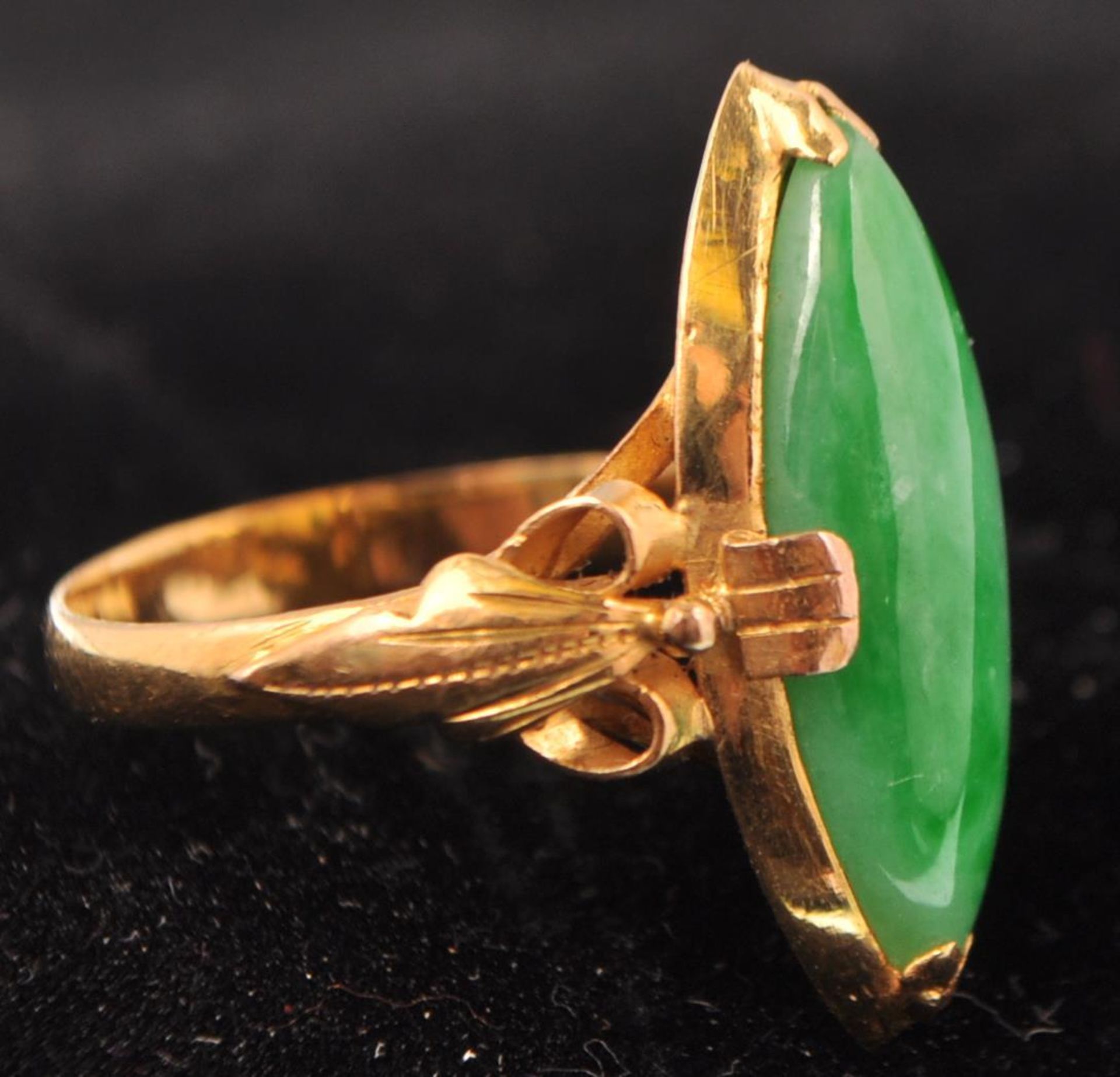 15CT GOLD AND JADEITE NAVETTE CABOCHON RING - Bild 3 aus 3