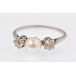 A 1920'S PEARL AND DIAMOND LADIES PLATINUM RING