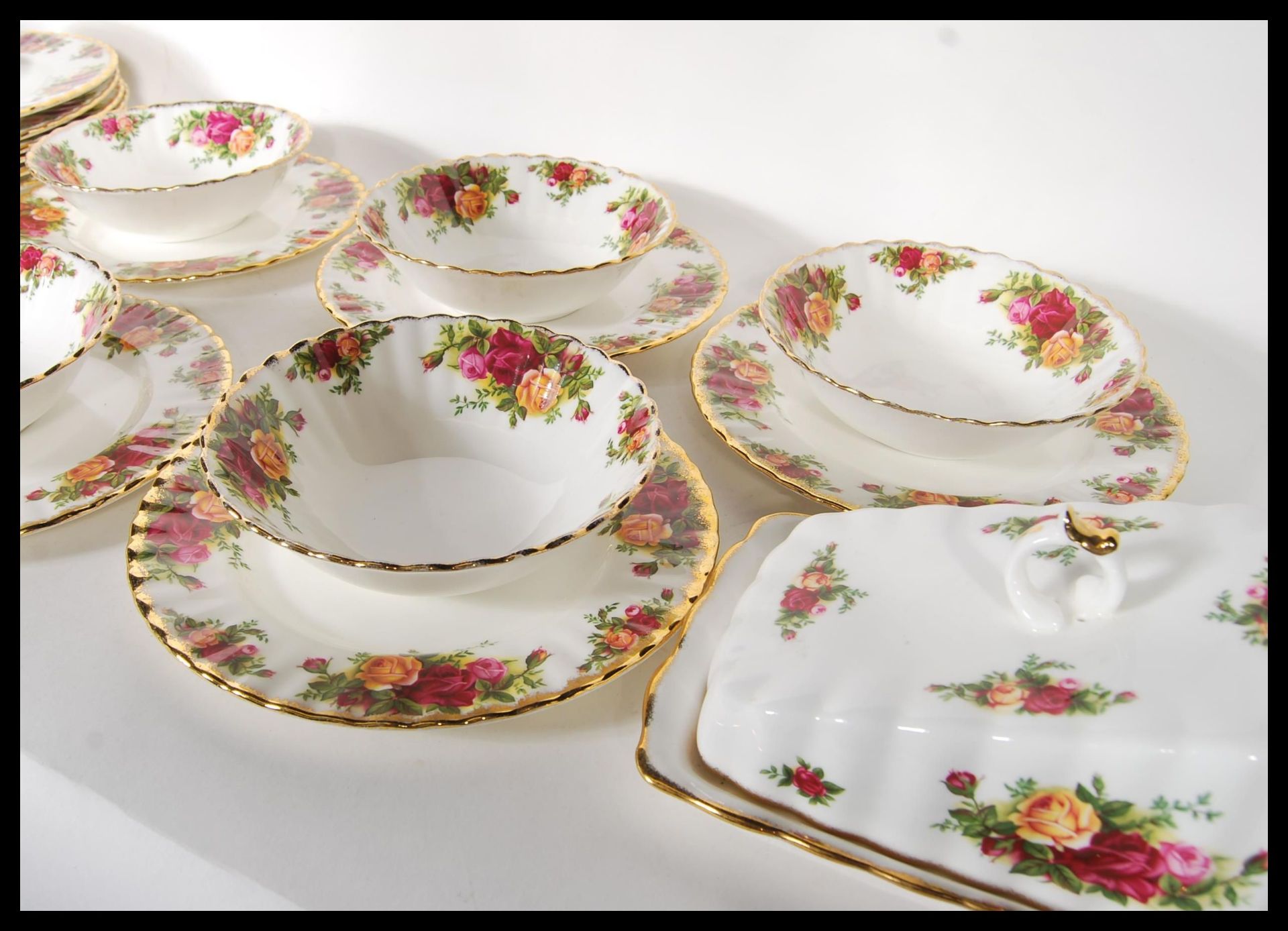 An extensive Royal Albert Old Country Roses dinner / tea service to include tea cups, saucers, - Bild 5 aus 10