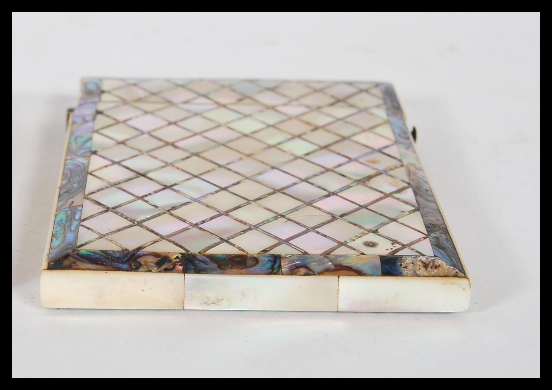 A group of three 19th Century Victorian mother of pearl and abalone ladies calling card cases, - Bild 5 aus 8