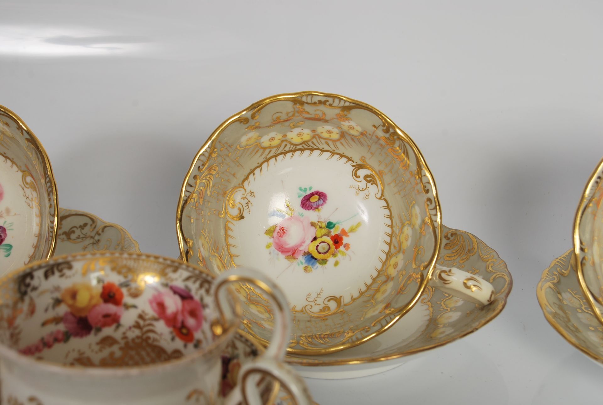 A set of four 19th/20th Century Davenport hand painted cabinet cups and saucers, together with a - Bild 16 aus 21