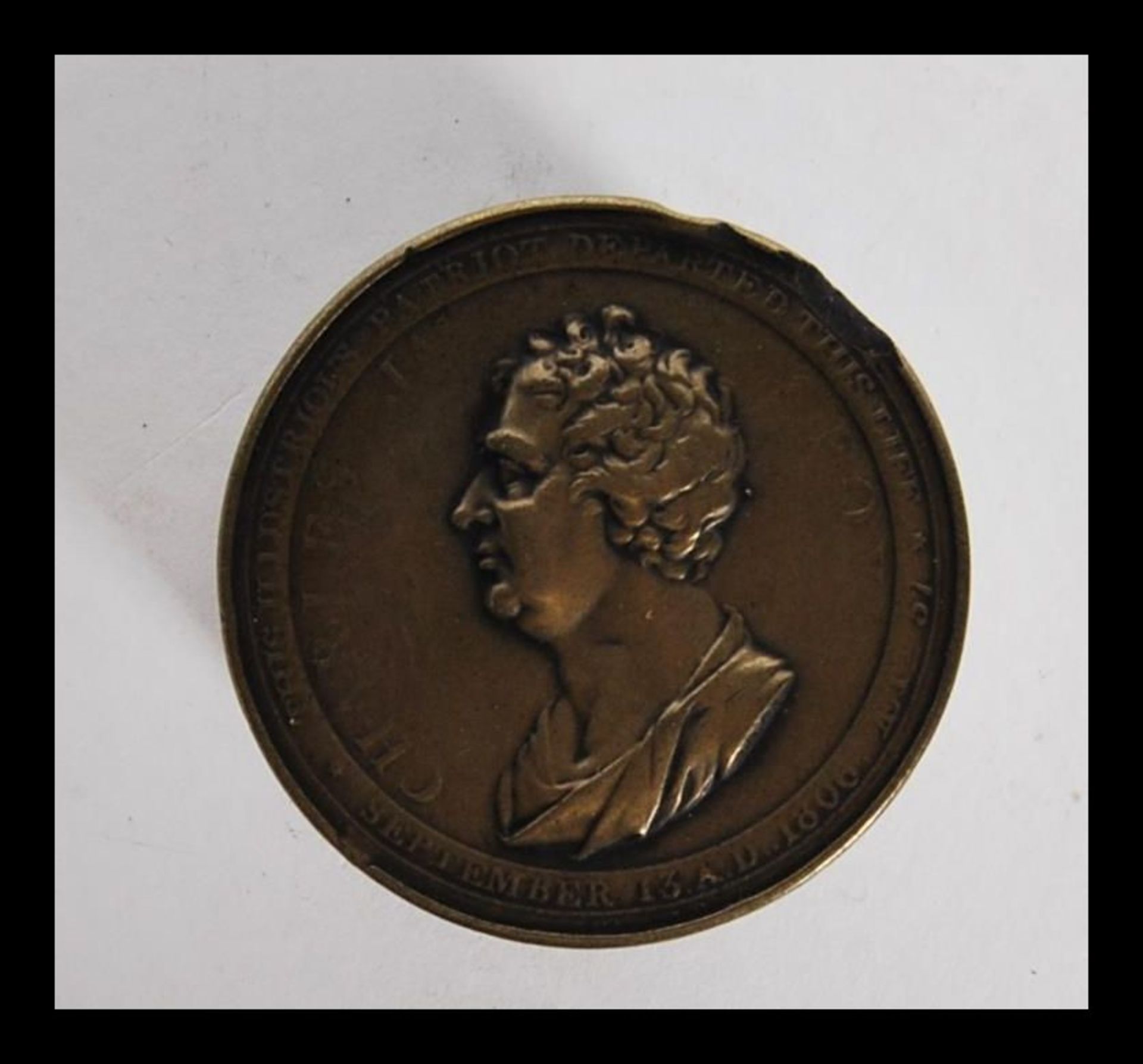 Politics - a 19th Century circular ebony and medallic snuff box, commemorating the life of Charles - Bild 2 aus 4