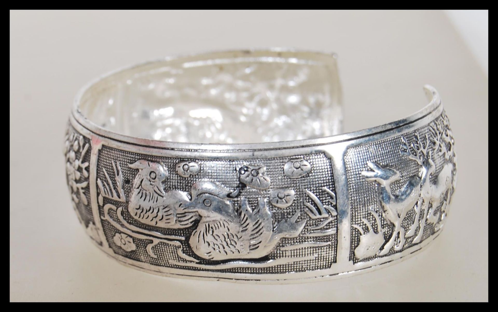 A Chinese silver bangle having panels of repousse decoration of animals including mandarin ducks, - Bild 6 aus 6