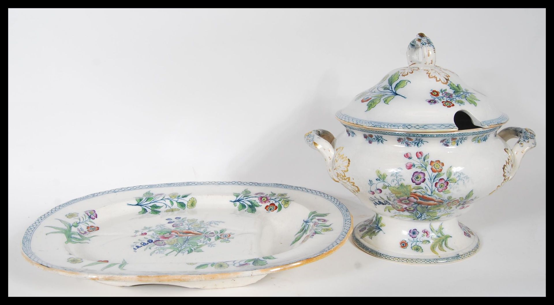 A 19th Century Victorian tureen and cover along with matching meat/ serving plate, having coloured - Bild 2 aus 8