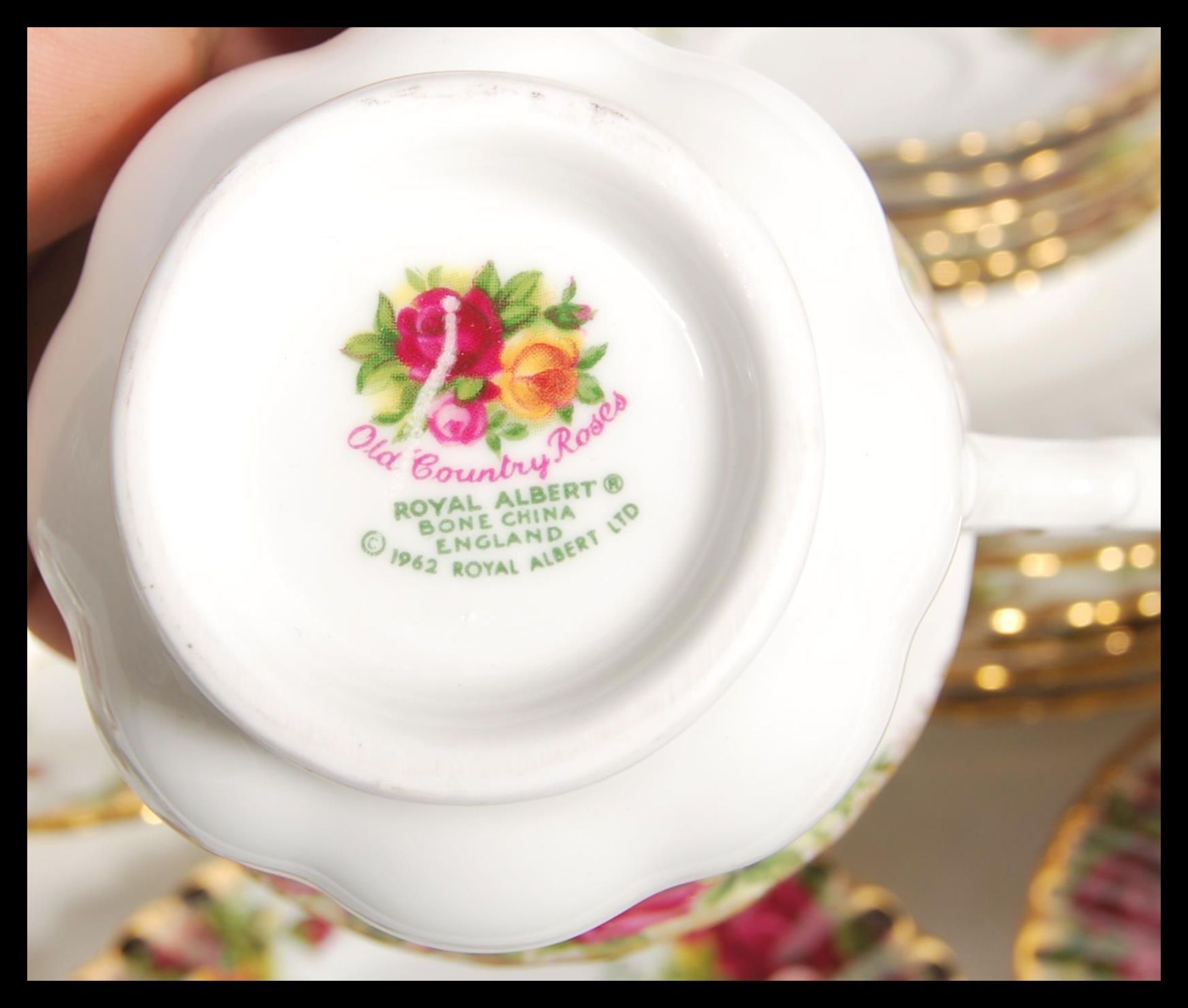An extensive Royal Albert Old Country Roses dinner / tea service to include tea cups, saucers, - Bild 9 aus 10