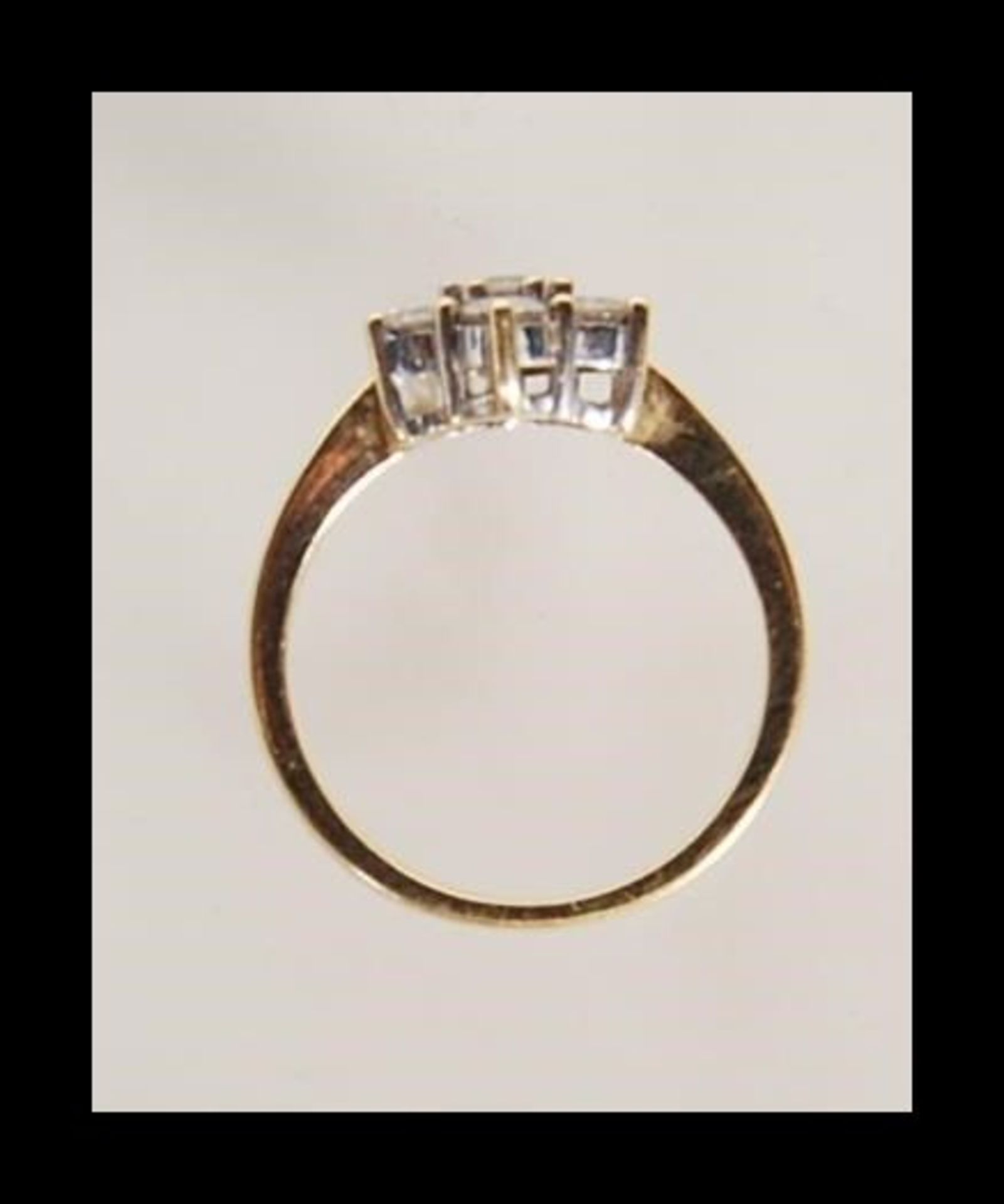 A 14ct gold ladies dress ring having a flower head prong set with seven white stones. Stamped with - Bild 4 aus 6