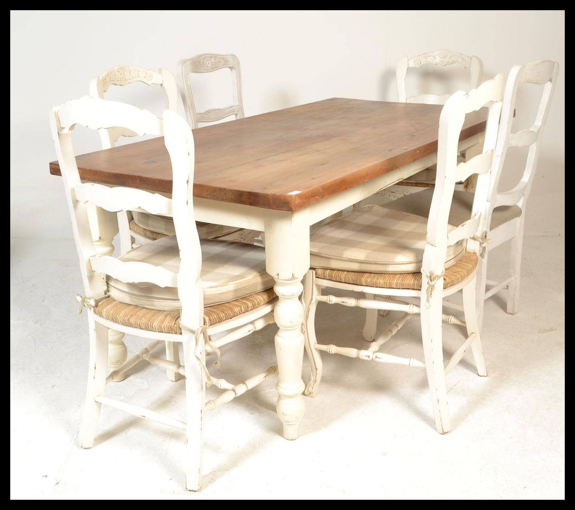 A 20th Century painted pine scrub topped farmhouse refectory dining table. Raised on painted - Bild 2 aus 7