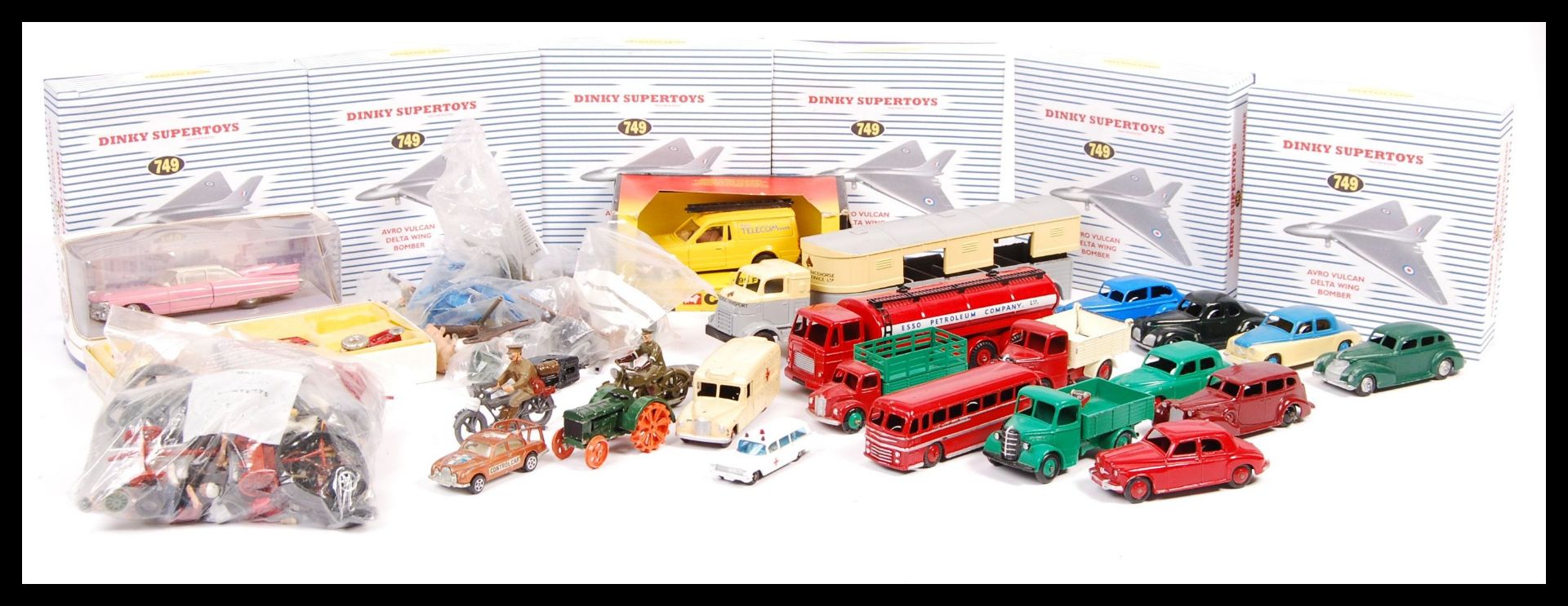 GOOD ASSORTMENT OF DIECAST MODELS - MOSTLY DINKY