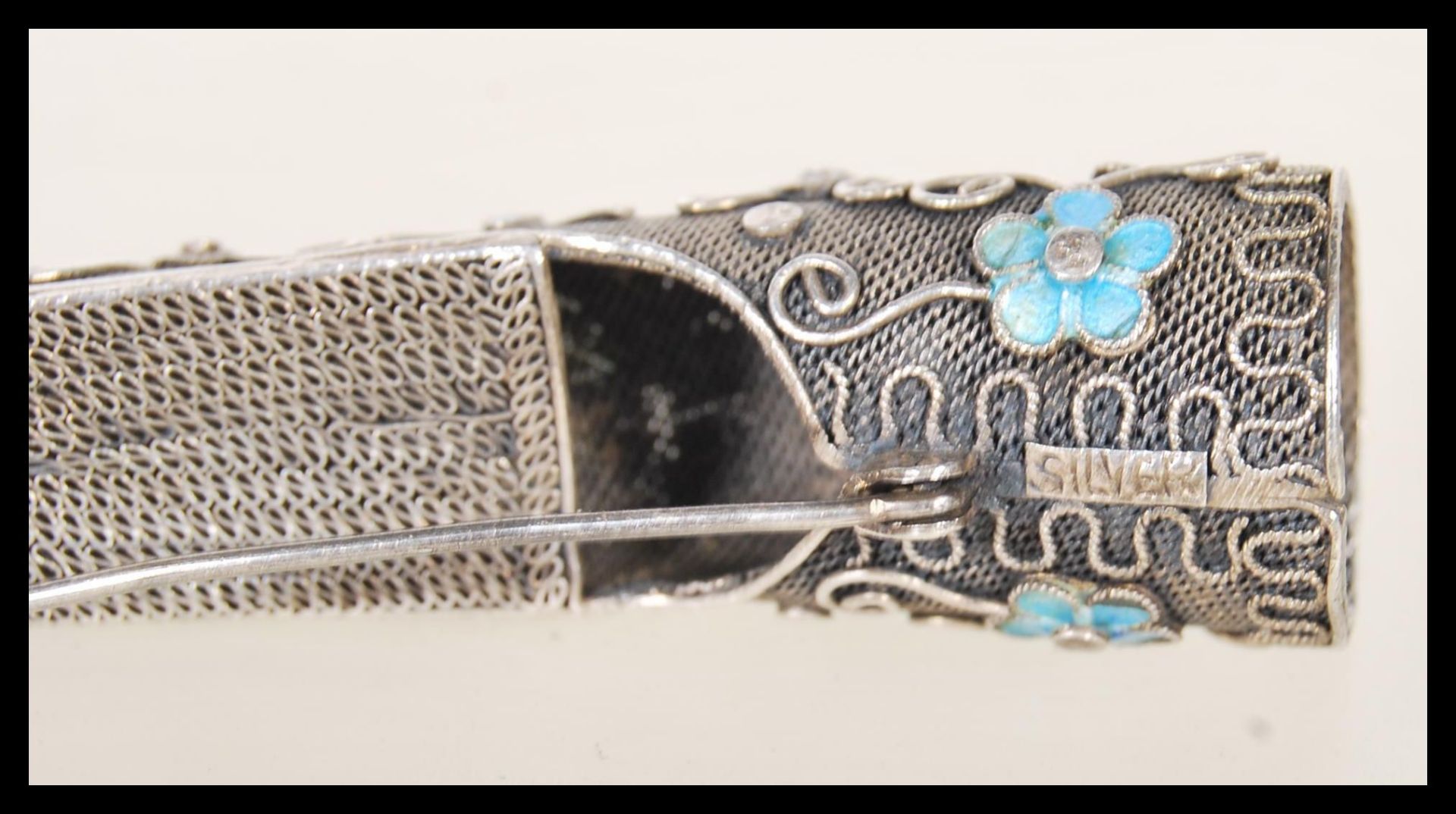 A early 20th Century marked silver finger claw/ ring, having filigree decoration and cabochon jade - Bild 4 aus 4