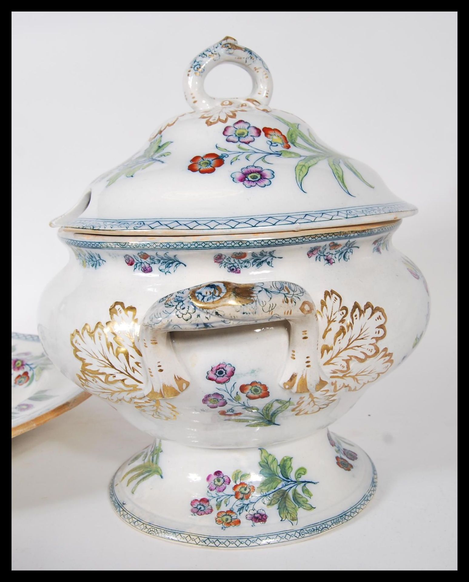 A 19th Century Victorian tureen and cover along with matching meat/ serving plate, having coloured - Bild 6 aus 8