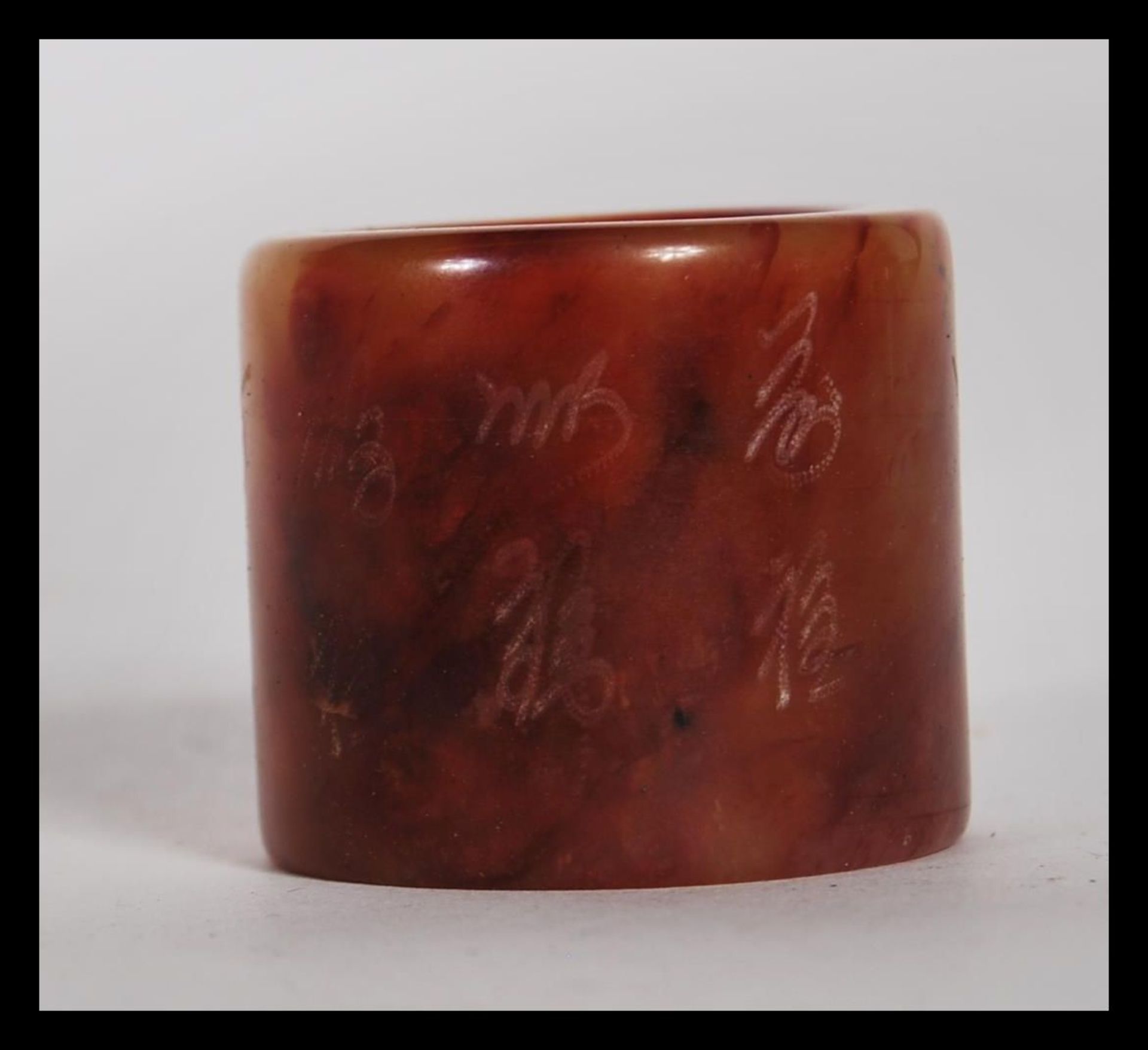 A early 20th Century Chinese large mottled dark red jade archer's thumb ring of cylindrical form. - Bild 3 aus 5