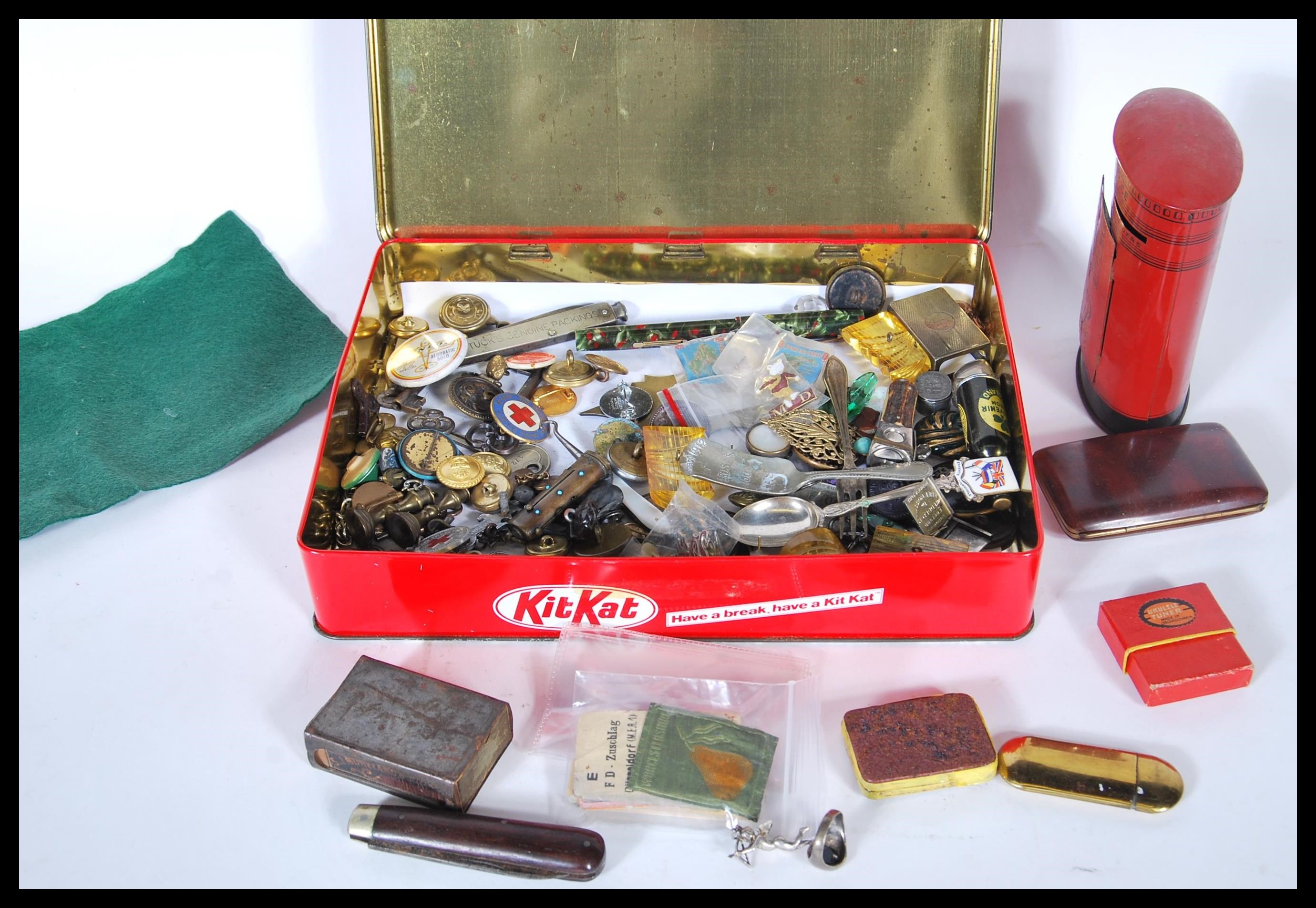 A good collection of vintage curios, the items to include buttons ( some war related ) cufflinks,