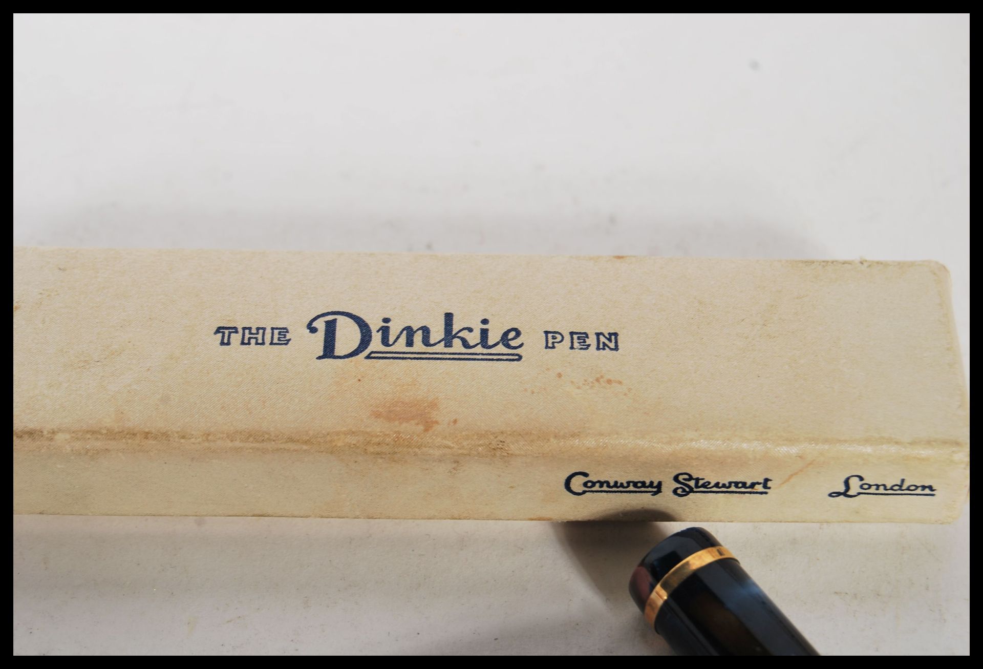 A vintage 20th Century Conway Stewart 'The Dinkie pen' lever fountain / ink pen having a 14ct gold - Bild 2 aus 6