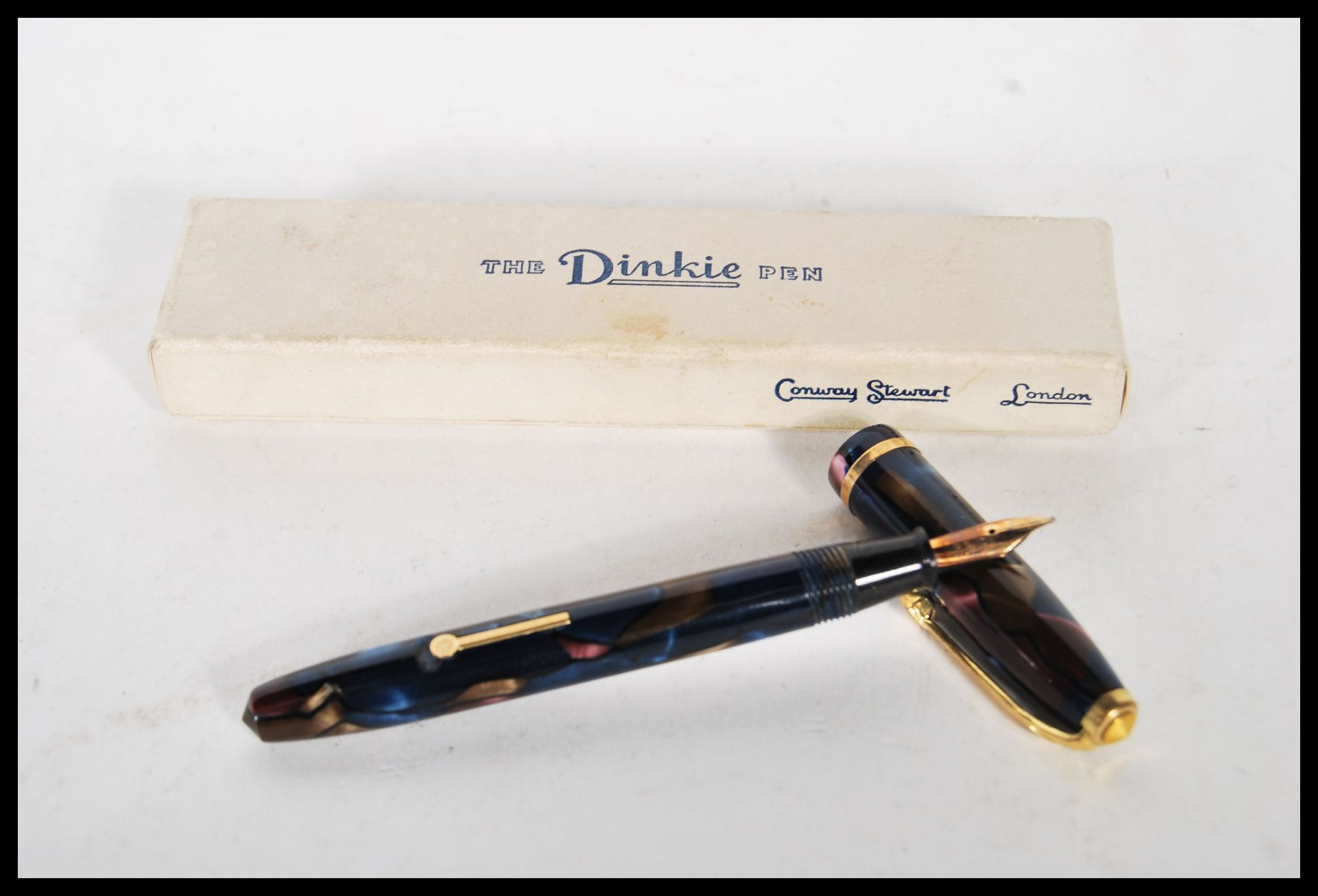 A vintage 20th Century Conway Stewart 'The Dinkie pen' lever fountain / ink pen having a 14ct gold