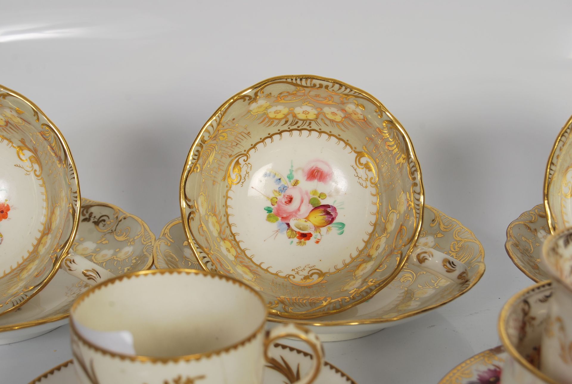 A set of four 19th/20th Century Davenport hand painted cabinet cups and saucers, together with a - Bild 15 aus 21
