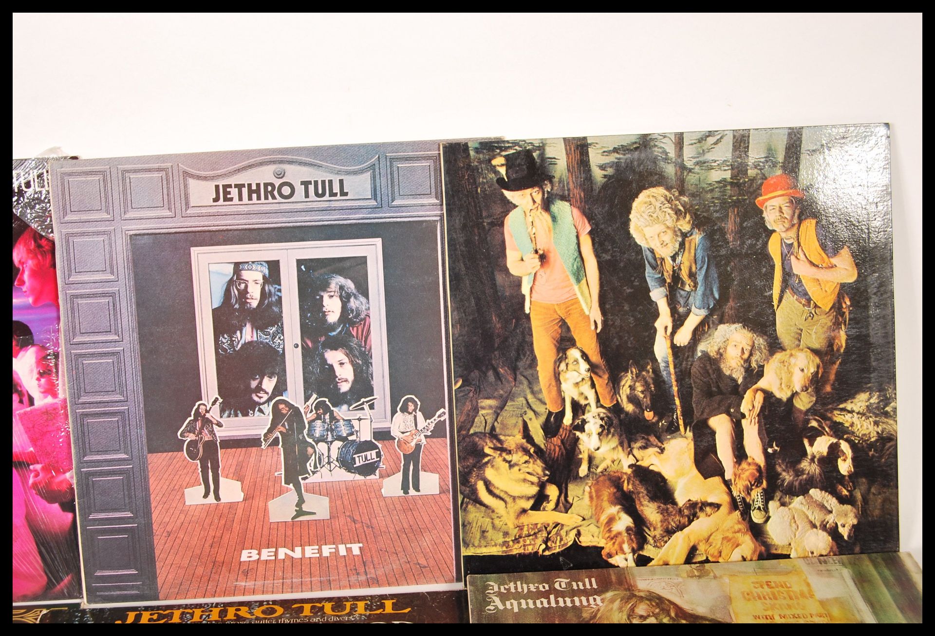 A collection of long play LP vinyl records by Jethro Tull to include Stand Up,  War Child,Too Old To - Bild 4 aus 8